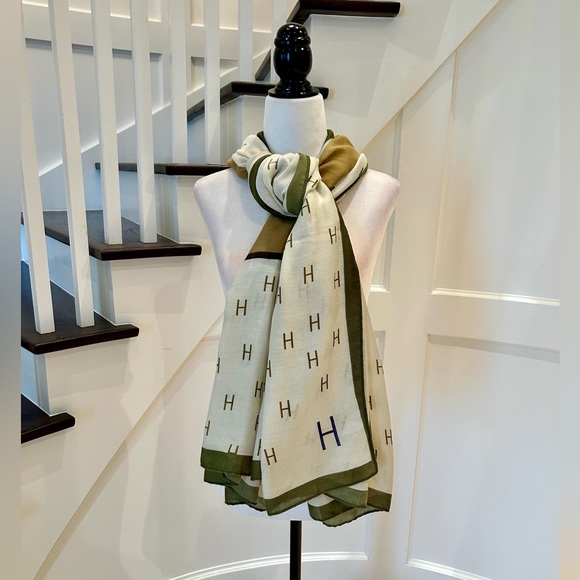3/$50 H Logo Scarf - ** 3 FOR $50 DEAL + REDUCED SHIPPING ** - Picture 1 of 7